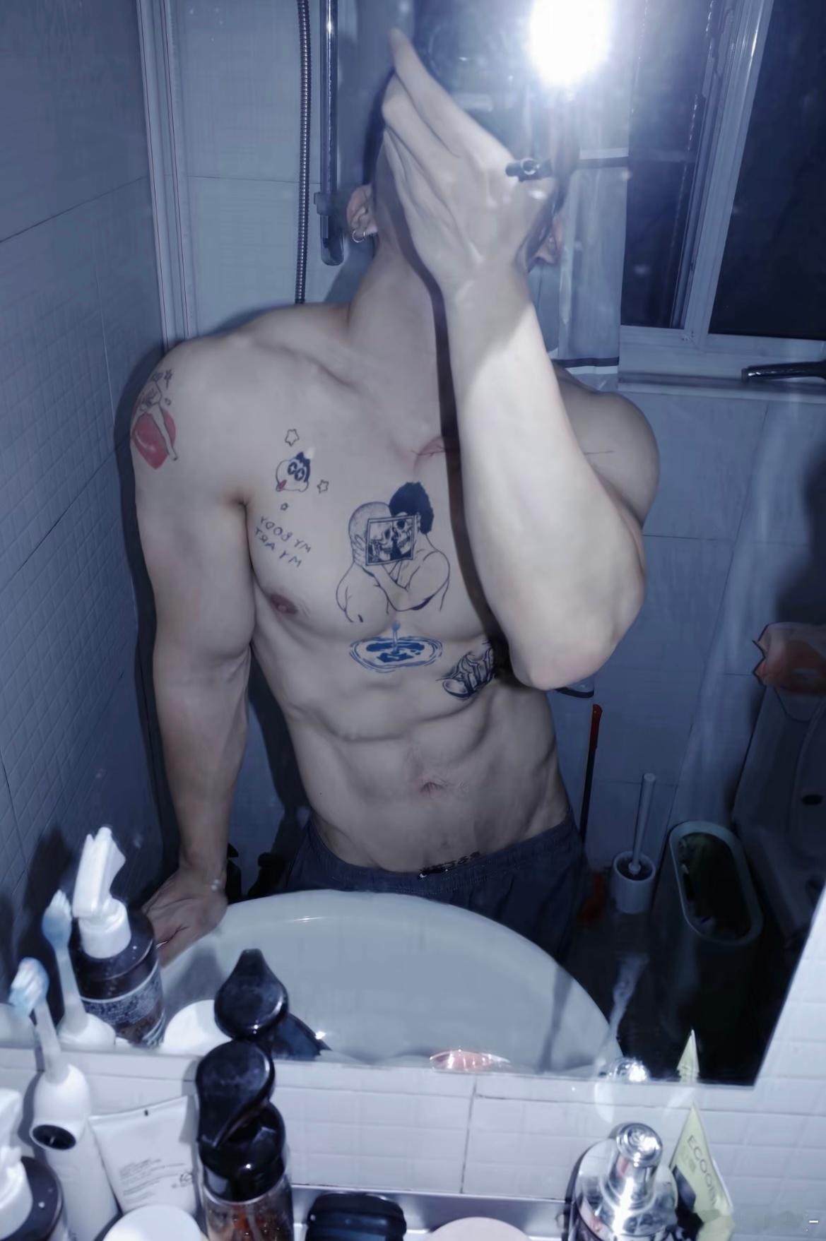 纹身不错哎健身张宏涛