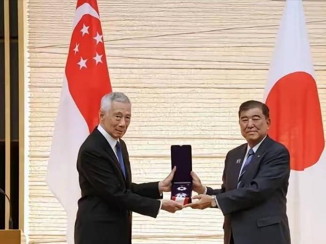 每次中日有摩擦，总有个国家安静得有些反常，这个国家就是新加坡。新加坡这个国家