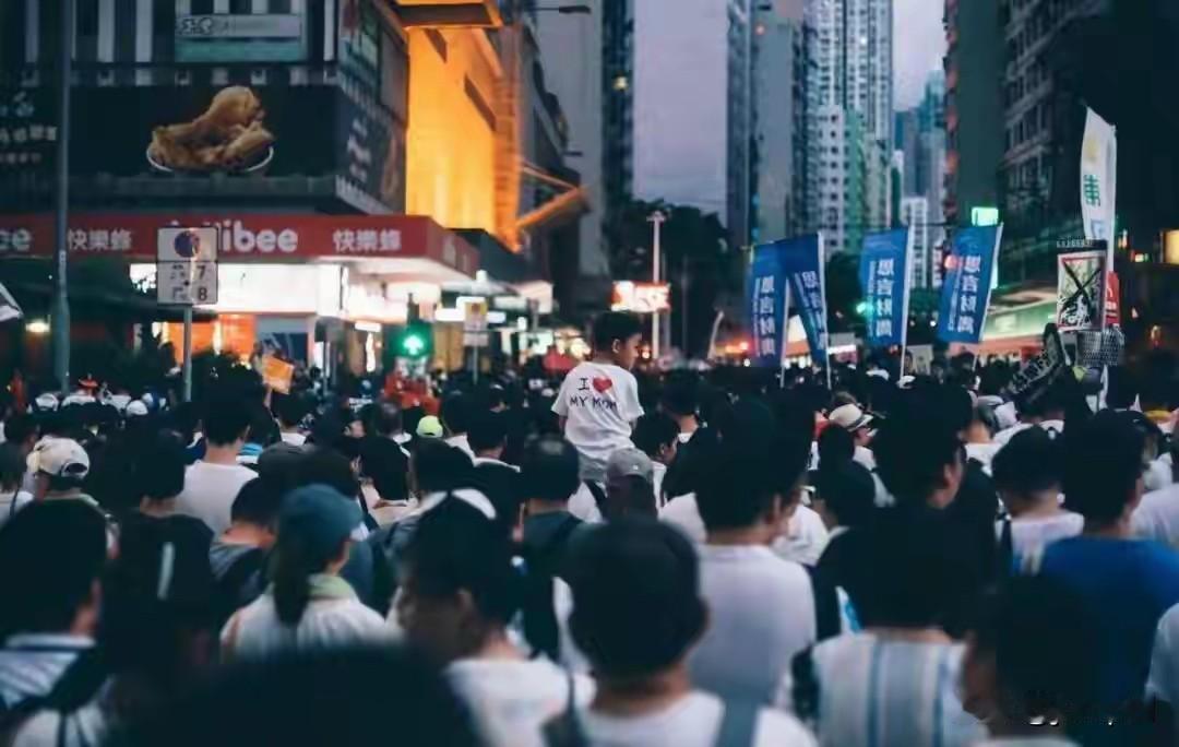 广东人凭啥还愿意生孩子？跟钱没半毛钱的关系。二零二五年全国的出生人口是七百九
