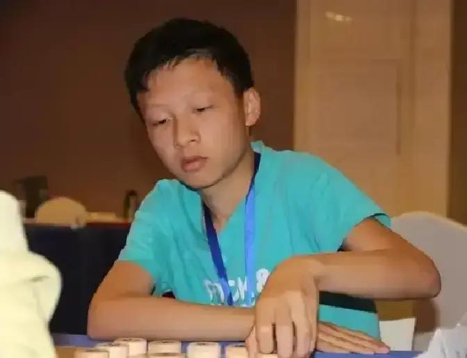 14岁的他刚砸破中国象棋界17年的隐形纪录——不是夺冠，而是凭一场八分之一决赛的