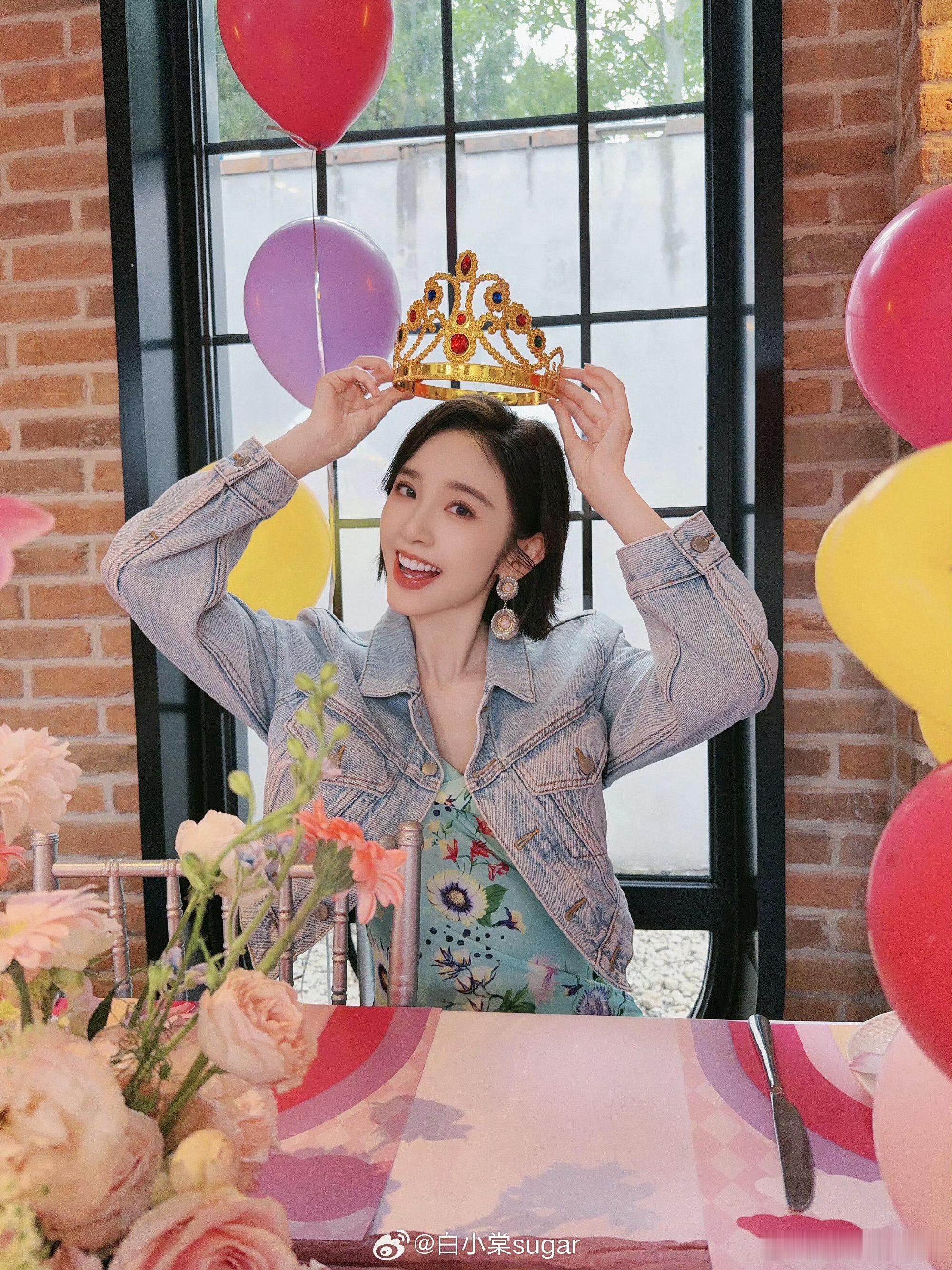 唐艺昕为女儿庆祝生日好幸福的一家人～都很爱女儿了
