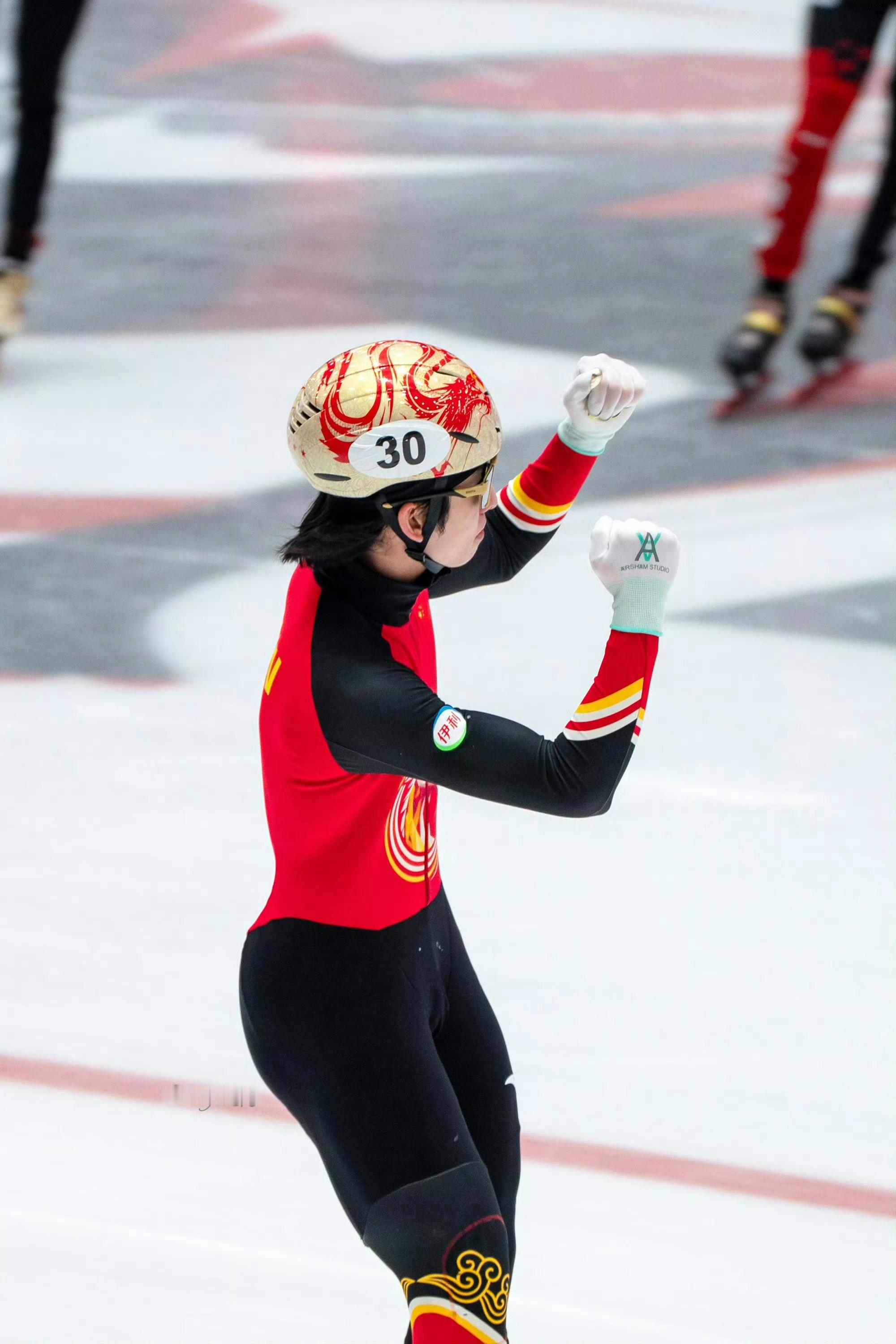 北京时间2025年11月23日凌晨，短道速滑世界巡回赛波兰格但斯克站首个决赛日传