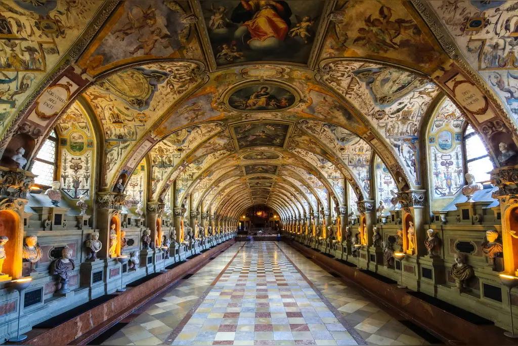 丹麦国防部的命令我觉得搞笑：要是美军敢动格陵兰岛，士兵不用请示直接开火。也就是