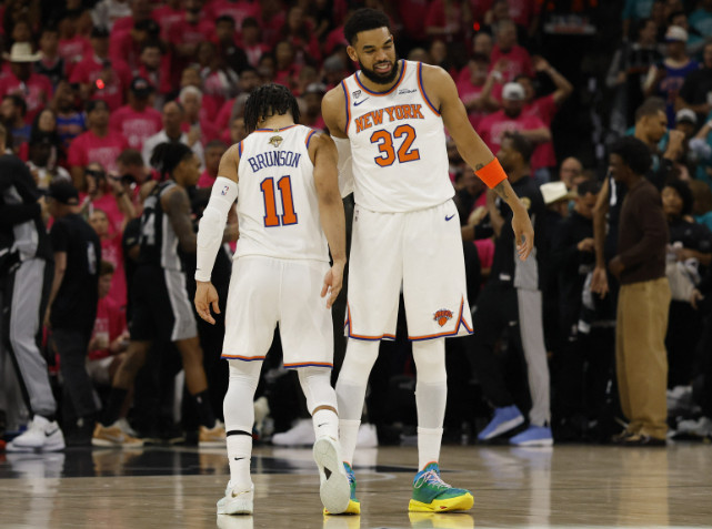 今天前NBA球员丹尼·格林和皮尔斯在节目中对总决赛G3进行了前瞻讨论，明天8:3
