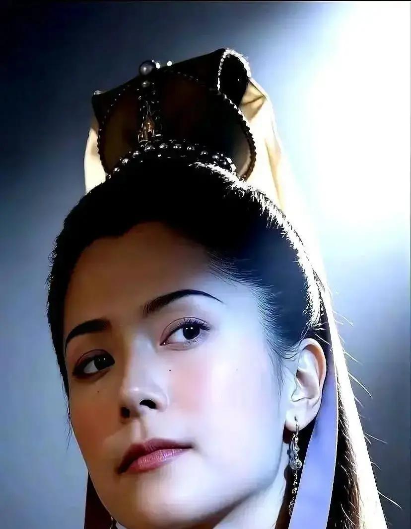 新版《寻秦记》把琴清整没了，我直接原地裂开。春节档我揣着两张票冲进去，就想看项