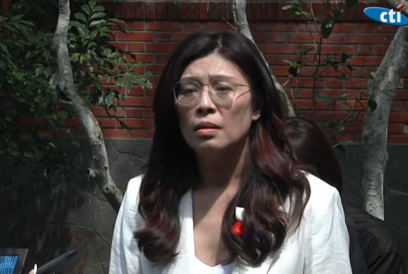 郑丽文祭拜蒋介石：希望不再骨肉相残 国民党主席郑丽文今天（2日）祭拜蒋介石后