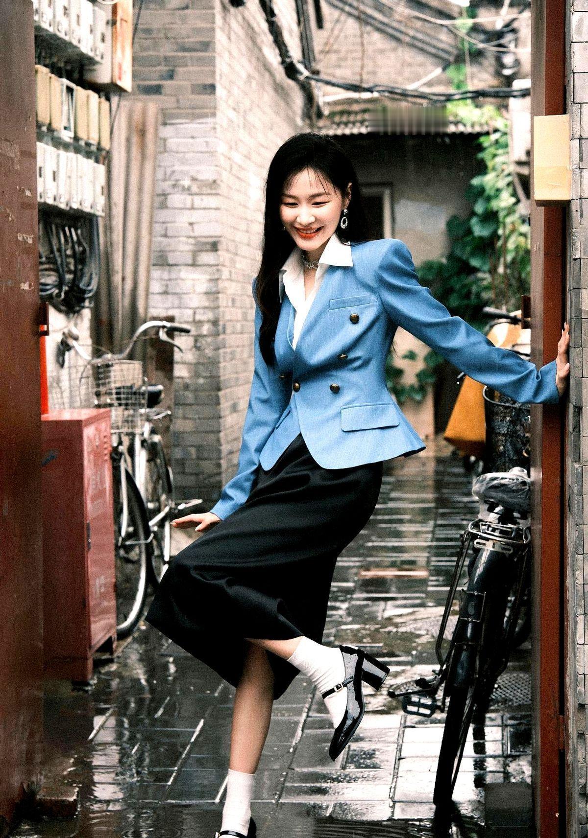 金靖三场戏，全剪了。不是她演得差，是王家卫的旗袍，一针都不能歪。演员不是主角