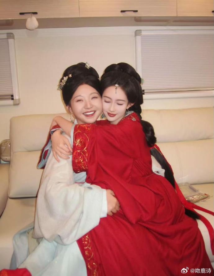 辣目洋子的脸比孟子义大一圈。​​​