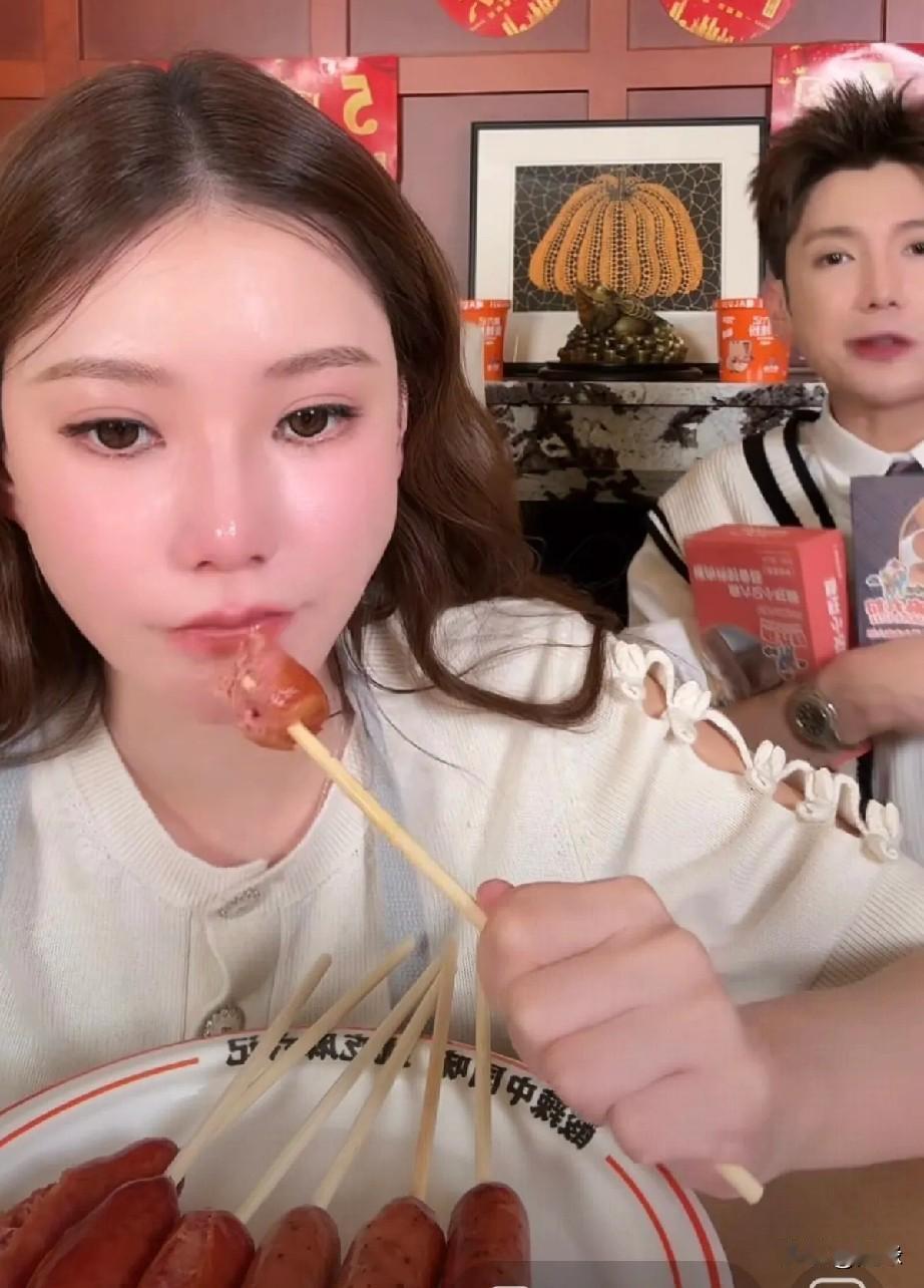 两口子够拼了！前两天还在湾湾陪孩子，今天就马不停蹄回到了北京，一刻不停，各自带