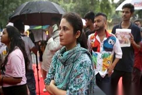 你知道新加坡上一次出大事是啥时候吗？四十年前。结果就在几年前，就因为一个印度大