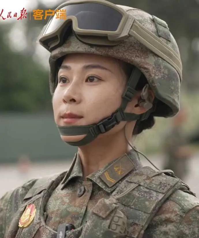 #阅兵装备方队唯一女教练王爽##性别从不是能力标尺#阅兵场上，女兵王爽的身影