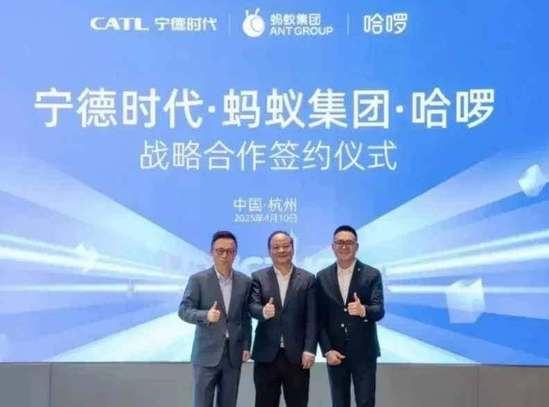 你能相信吗？出门打“无人车”要成真了！2025年6月23日，共享单车巨头哈啰