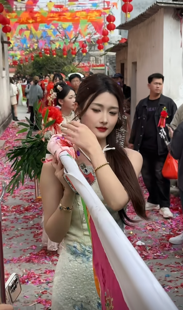 冒昧的问一下，男人们若真有这样的女人喜欢你，你们扛得住吗？不准说谎，实话实说