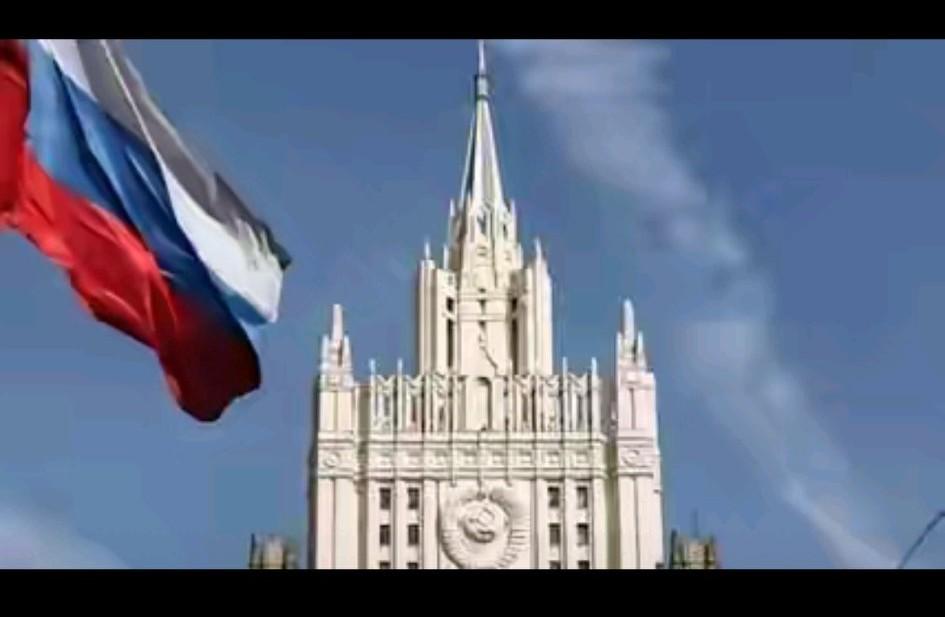 乌克兰放弃加入北约是正确决定，有人说当年放弃核武器，得到了核大国的安全保证，可惜