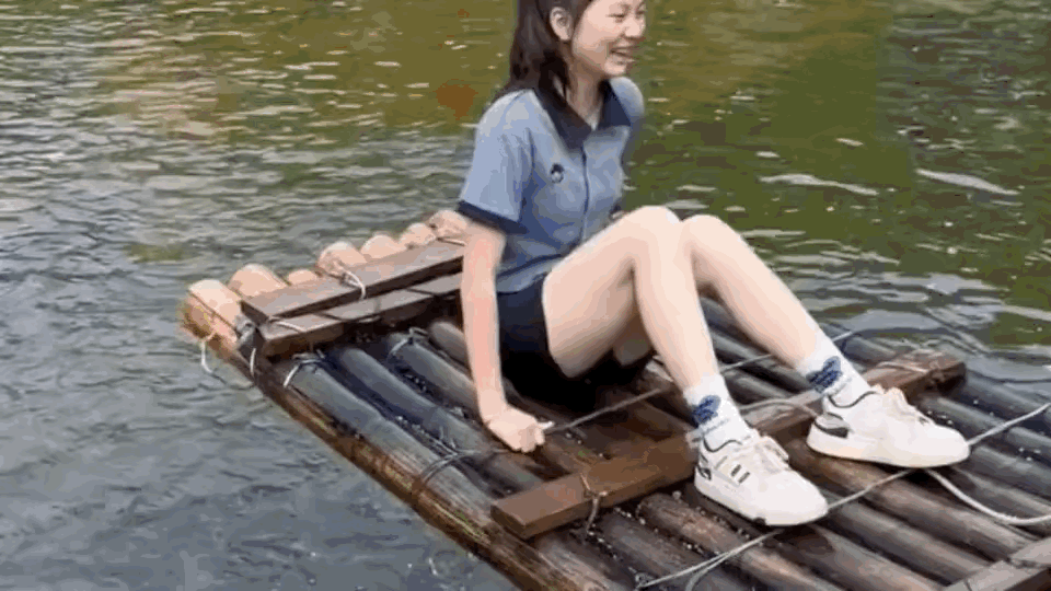 看好，看好，瞬间就湿身了！