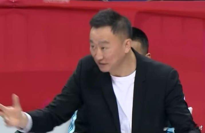 CBA青岛主场打上海，打出7个可笑事实第一个可笑，本以为是一场强强对话，结果一开