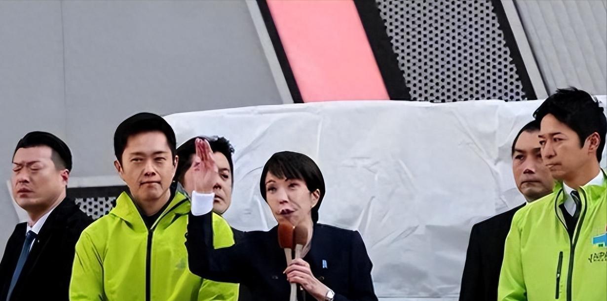 大选第一天，高市哭着拉票，麻生叫嚣：必须让中国和朝鲜好好瞧瞧！ 当地时间1月