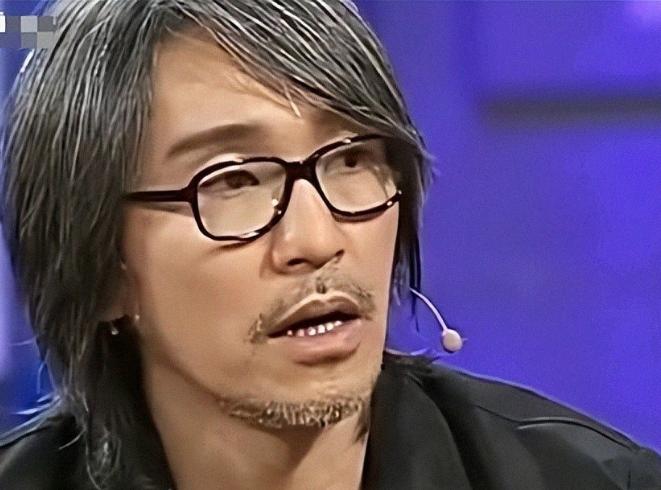 周星驰悲痛发文！短短一个多月，他接连送走谢贤、陈观泰两位挚友。悼念谢贤，他称“影