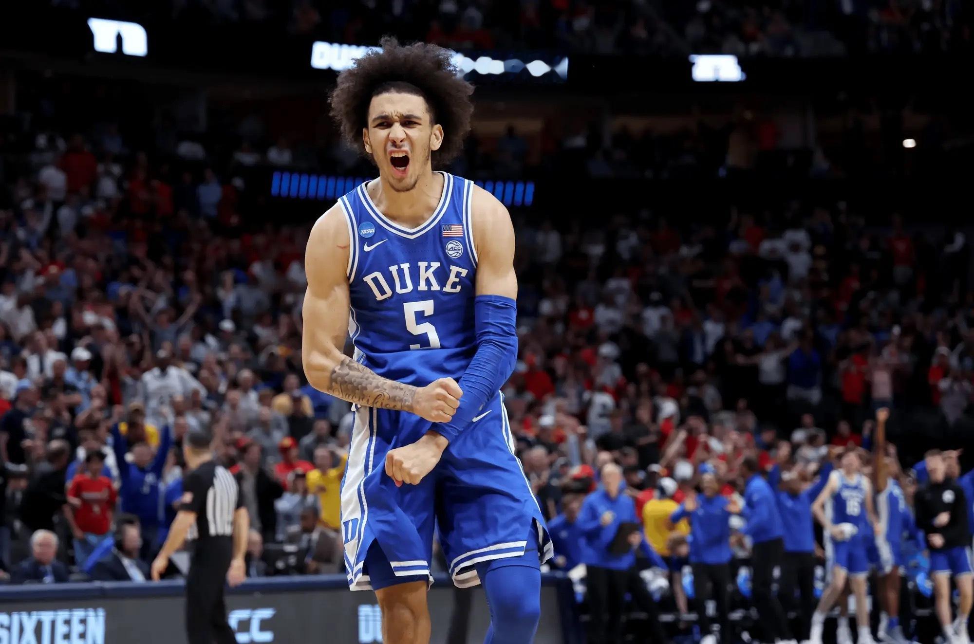 2025nba选秀骑士我的观赛搭子骑士在49号签选择了来自杜克大学的双能卫：泰