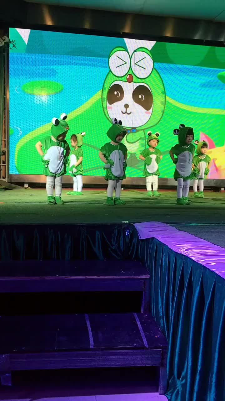 快乐的一只小青蛙简谱_幼儿园中班音乐活动 小青蛙 歌曲