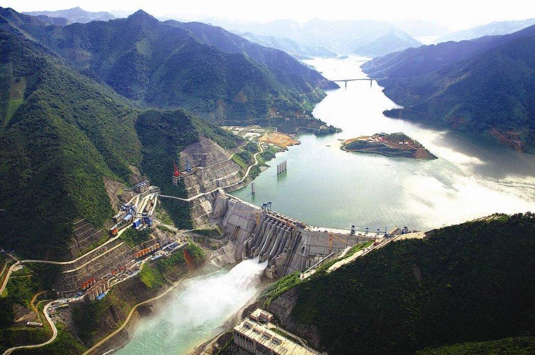 广西龙滩水电站千吨级通航建筑物工程正式开工，这一重大基础设施项目的启动，标志着破