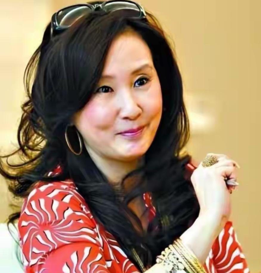 李敖死前最怕“私生女”李文突然来看他。2018年患脑癌的李敖，立遗嘱最先防着李文