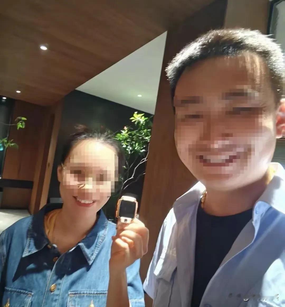 我觉得卢女士没有错啊！错的是大同的处理方式。首先，2位环卫工人顶着高温在8吨的垃