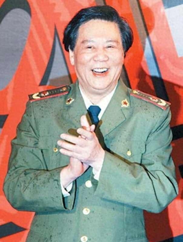90年接见古月，杨尚昆命人撤掉椅子：毛主席还站着，我们怎么能坐“1990年7月