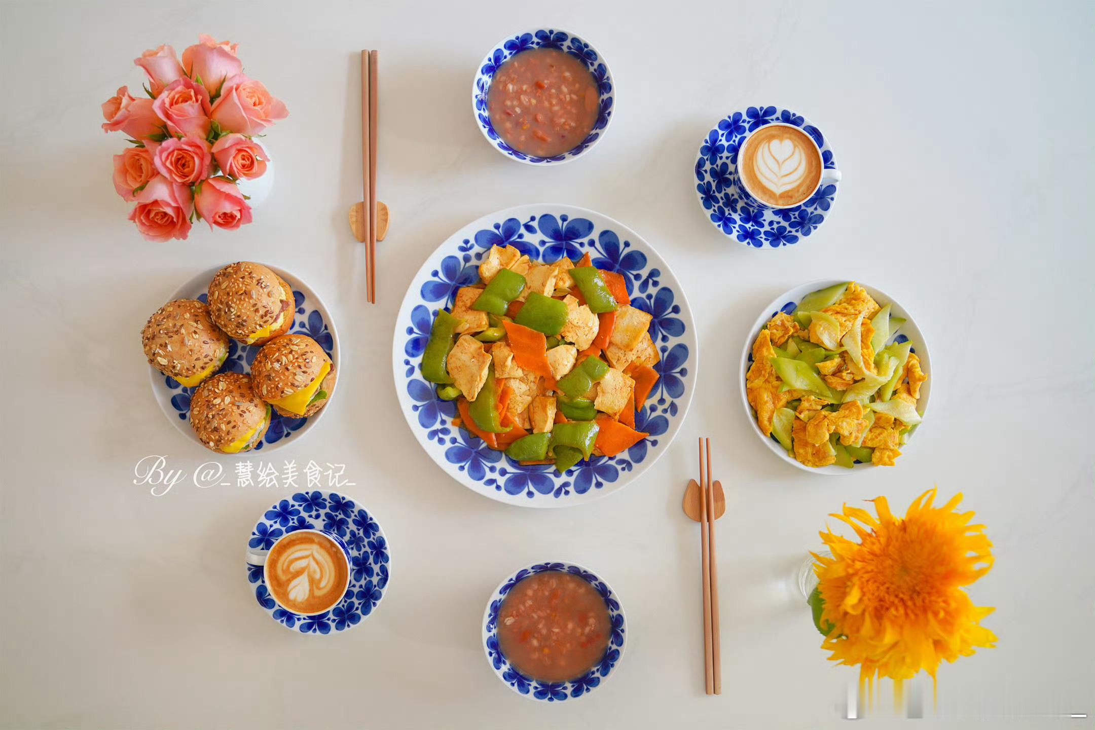 周二早呀早餐家常豆腐、黄瓜炒鸡蛋、红豆粥、金枪鱼迷你三明治、拿铁咖啡~好好吃饭