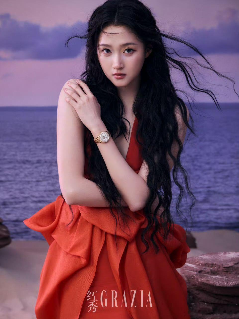 关晓彤新刊上身五套高定Elie Saab 2026春夏高定Julien Four