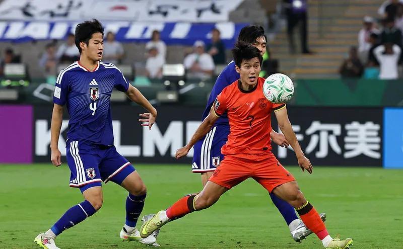 我那做青训的朋友说得实在：国足这0:4看着惨，其实是捡了个含金量极高的“学习大礼