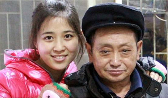 被这个重庆汉子的故事看哭了！[哭哭]1990年那个大雪夜，36岁的光棍邓和