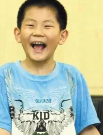 “国家的一大损失！”2000年，山东有一神童，短短的2天便念完小学，10岁那年参