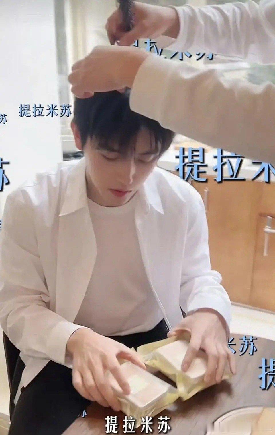 陈凯歌儿子，太狠了！2月21日，陈凯歌的儿子陈飞宇，突然冲上热搜，这次不是因为新