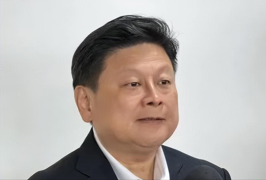 蒋万安再度喊出“倒阁”的政治口号，却直接被国民党团总召傅崐萁的表态泼了冷水。7月