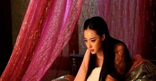南朝宋皇帝刘子业看上了自己的姑姑刘英媚，刘英媚却说：