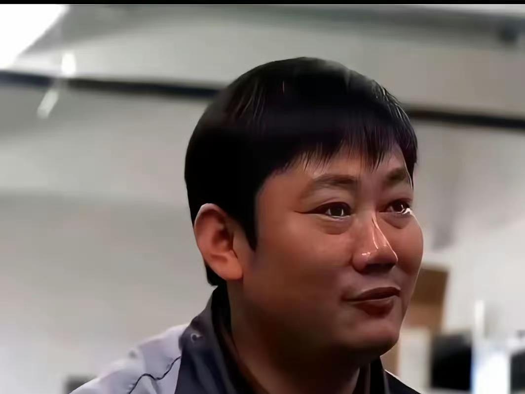 这个世上总有人不按常理出牌。张雪刚把双冠收入囊中，接收采访就不按套路来。不光是没