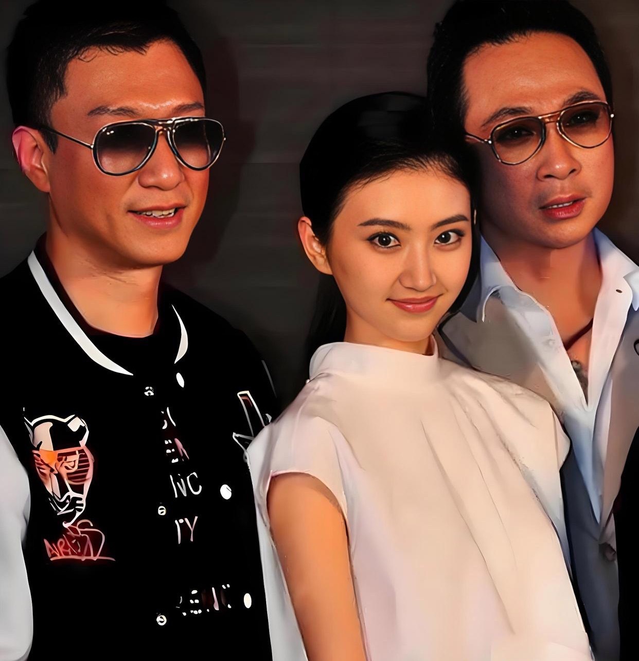 孙红雷在2011年拿到剧本，一看女主是景甜，配角是金喜善和吴镇宇，就直接拒绝了。导演说，片酬加到12