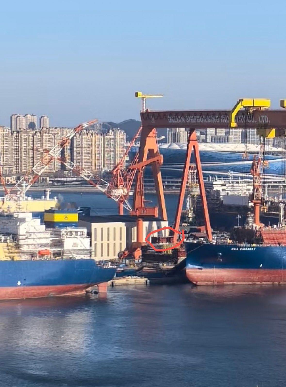 004开始上机库顶部模块了搭载速度极快！图源B站烽火问鼎计划