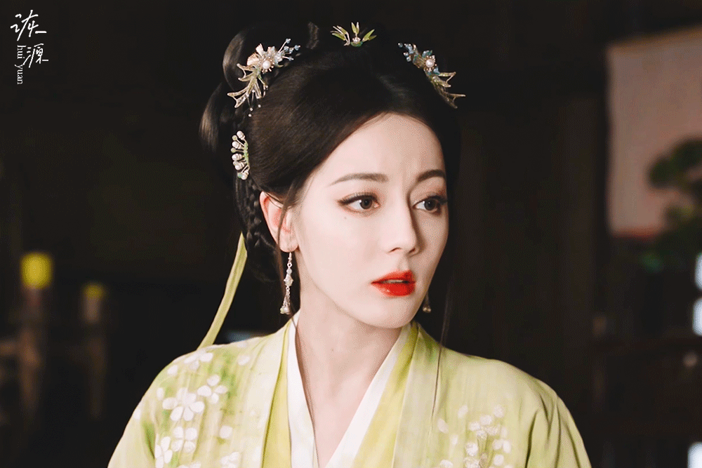 迪丽热巴《白日提灯》贺思慕/动图▷EP20-09双丸子头+绿衣-进【幻境