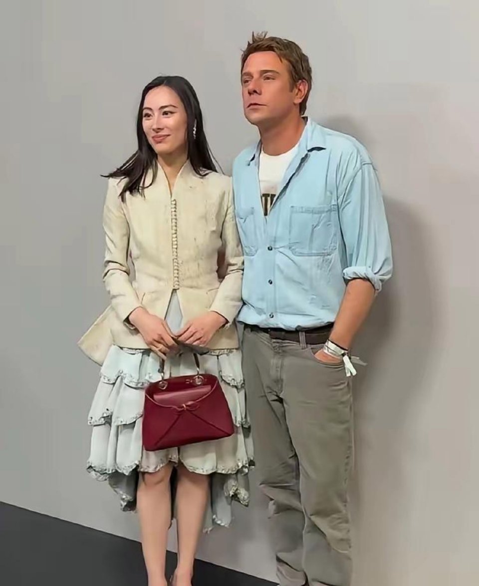 谷爱凌这条裙子，算是把普通人和精英的认知差距，彻底暴露了