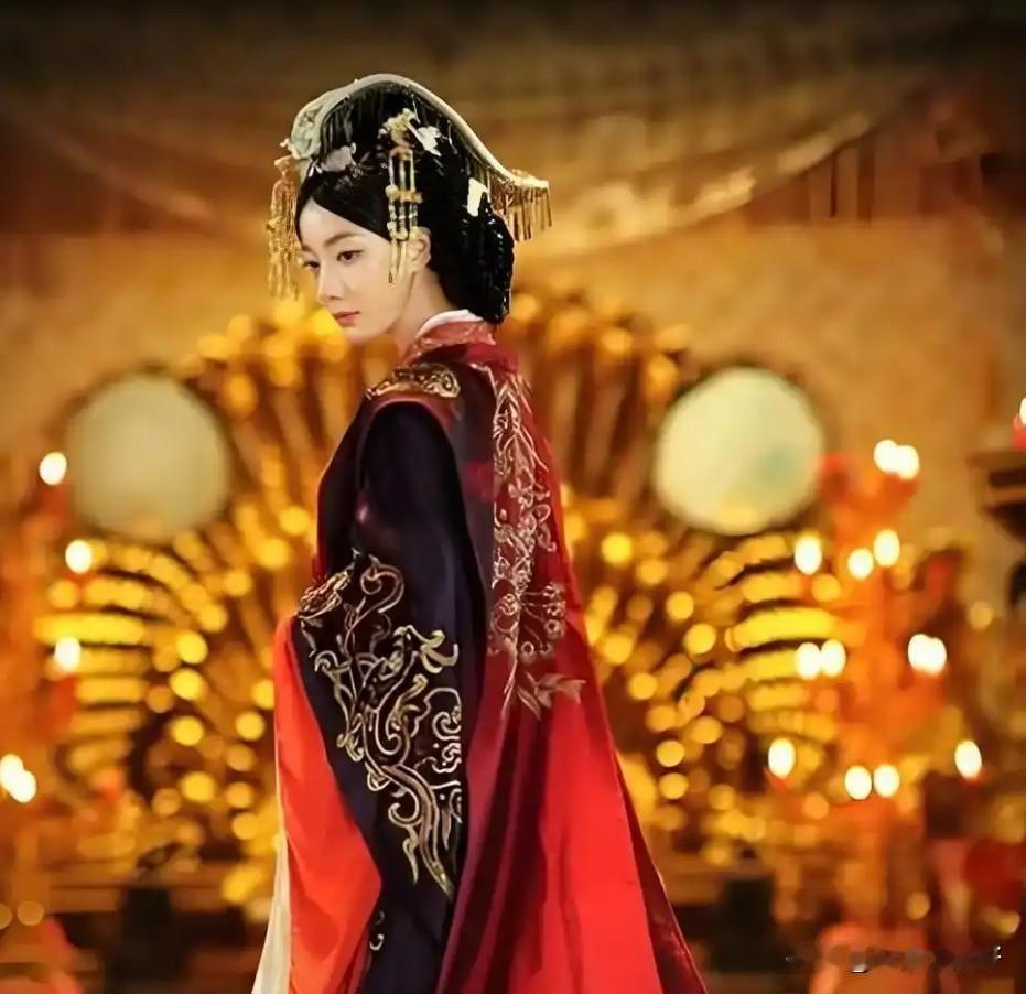 卫子夫封后当晚，刘彻屏退左右问：你比陈阿娇好在哪？回答太透彻。卫子夫跪在丹