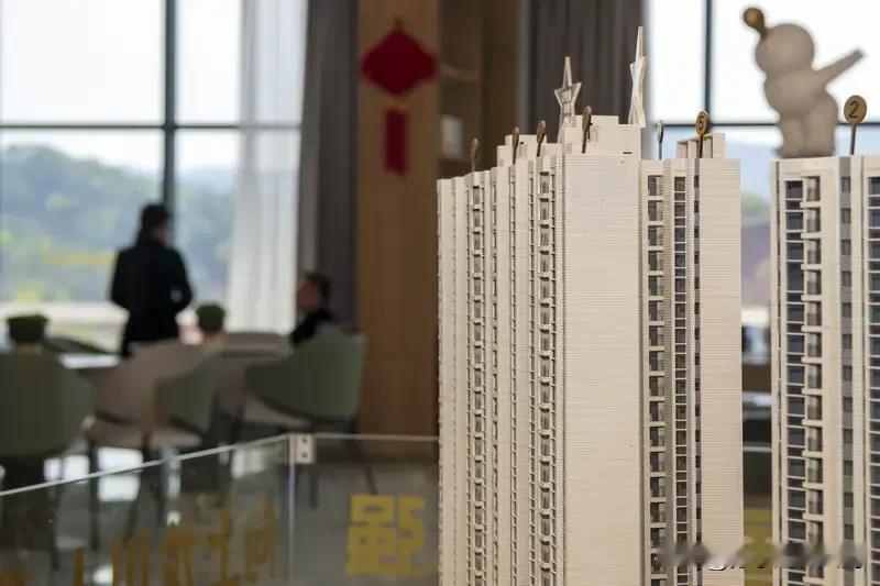 房价真不能再跌了，再跌好多家庭得破产。有人2021年在南京花600多万买了套11