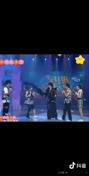 不出意外，意外还是发生了何老师又要被考古了！这次是他嗑张杰谢娜CP嗑到“发疯