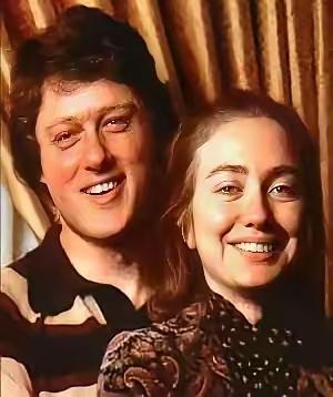 年轻希拉里，颜值和气质很一般呢？这位女政客，应该属于越老越漂亮的类型，毕竟快8