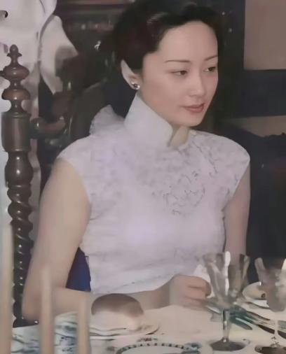 说实话，有钱人娶的老婆都很漂亮！这是1942年拍摄的照片，这是美丽的四大家族之一