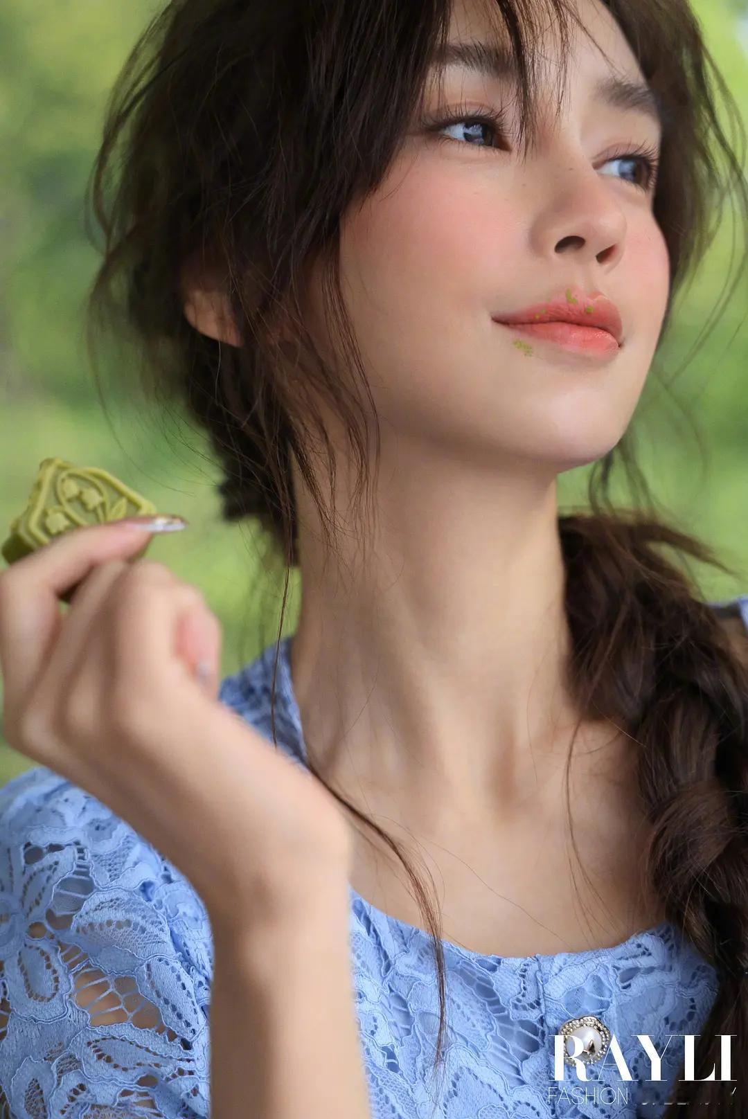 Angelababy现在是在走李小璐的风格吗？感觉越来越像。