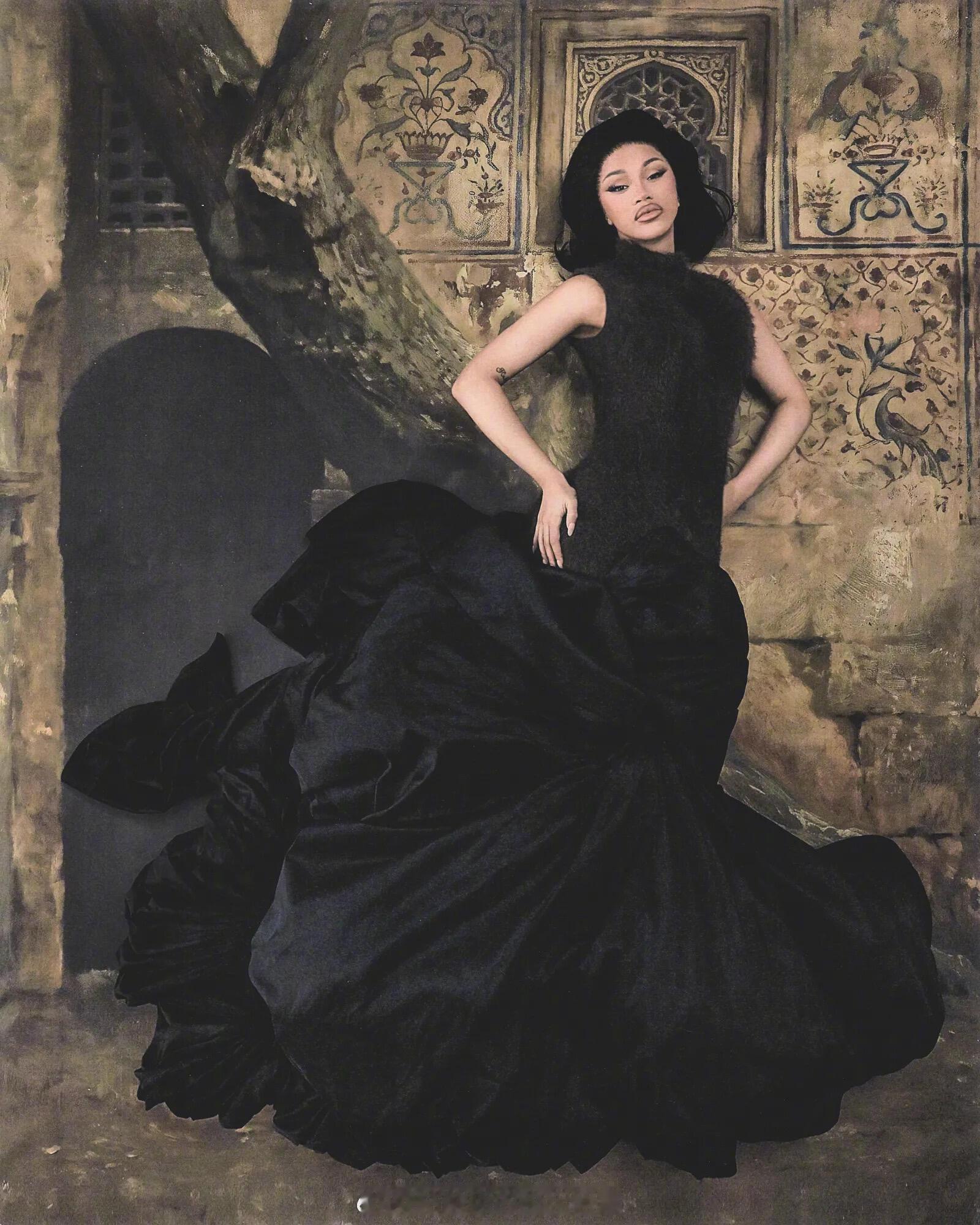 CardiB坐镇阿拉伯版《Vogue》金九封面大片摄影来自Szilveszte