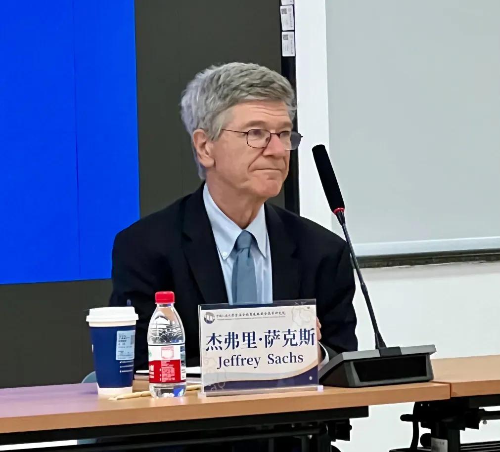 这一次，中方连回应都没有。美国方面再次抛出所谓“芯片出口松绑方案”，试图重