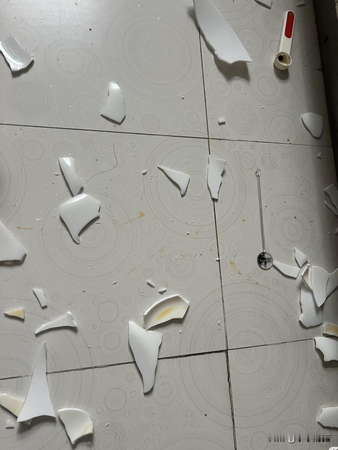 我婆婆和几个邻居老太太闲聊时，说洗澡时公公给她操背了，等别人都回家了，公公开始骂